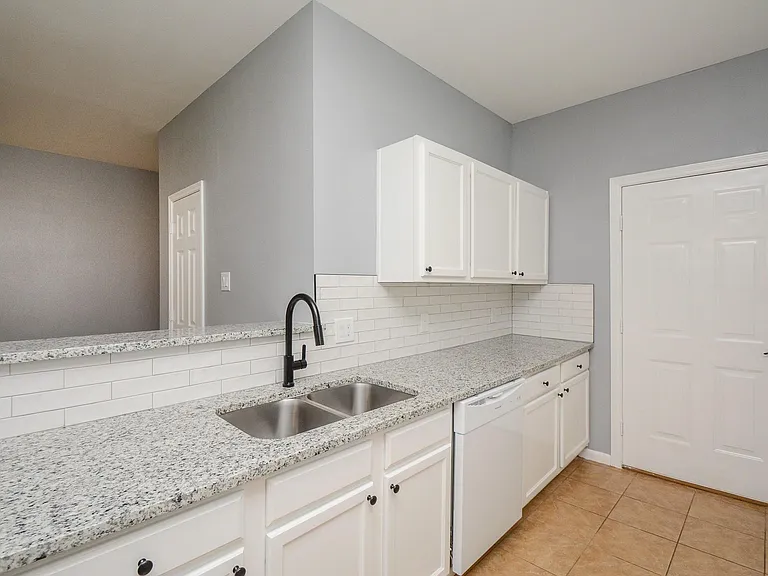 6418 Waldron Dr #B — Photo 4