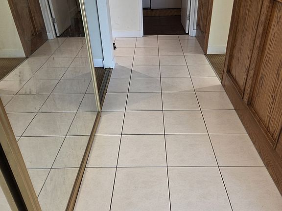 5th image of 540 14th Ave SW #240
