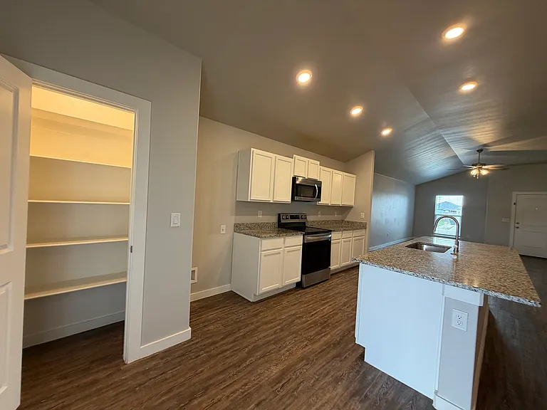 2911 Abbeville Ave — Photo 10