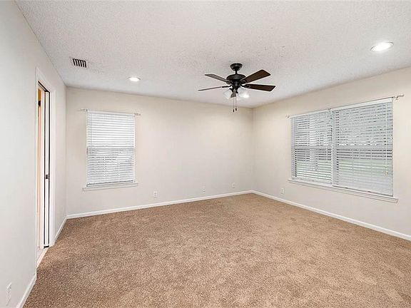 4th image of 106 Lagoon Way