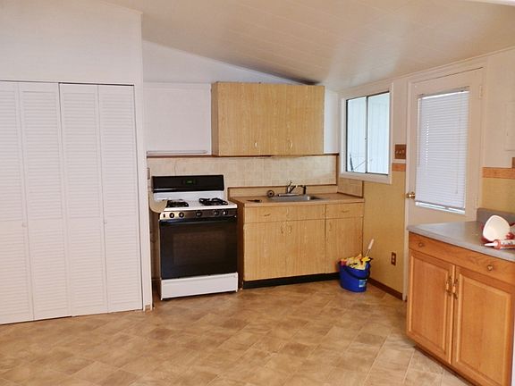 5th image of 2724 W 6th St