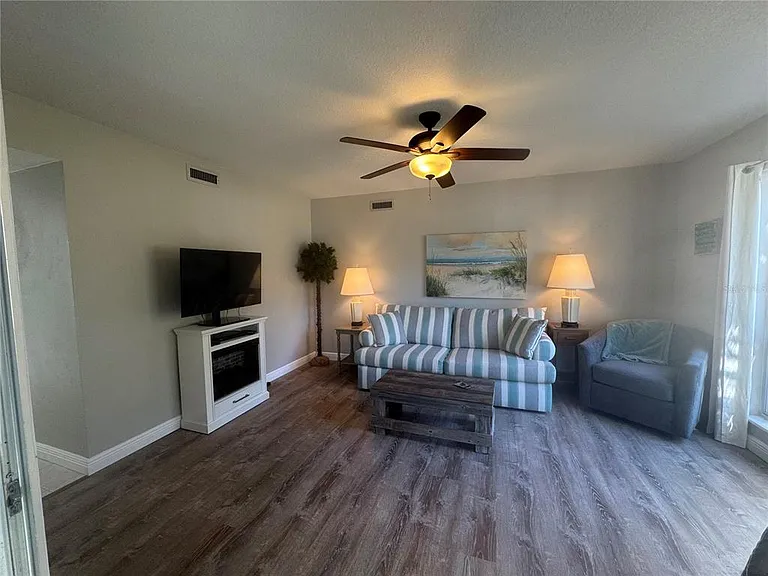 621 Windrush Bay Dr #621 — Photo 7