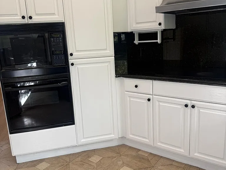 223 S Lasky Dr #B — Photo 9