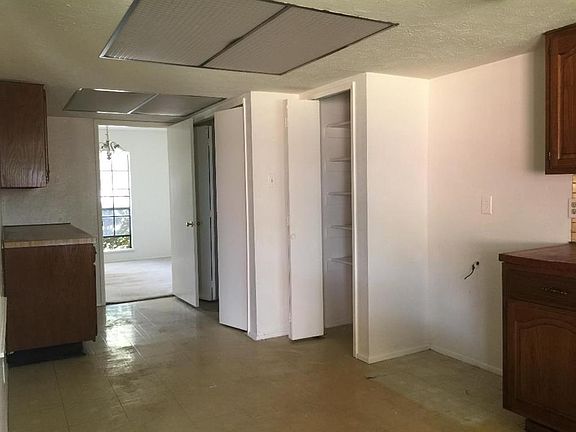 3rd image of 10709 Black Walnut Dr