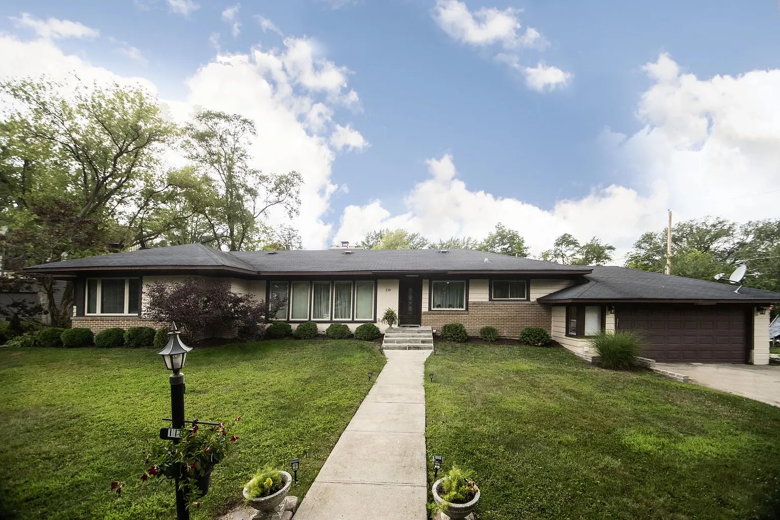 110 Owen Pl photo 1