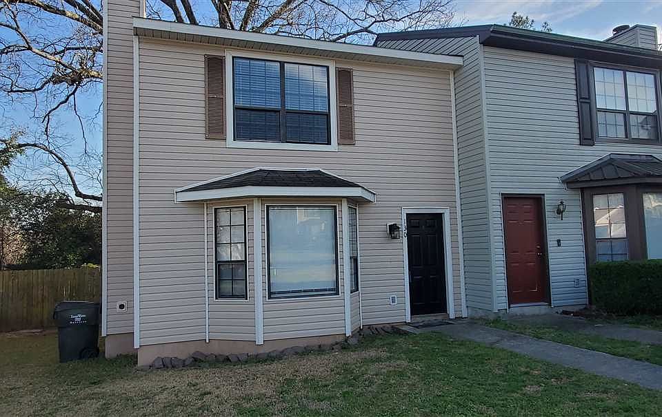1st image of 130 Carriage Hill Dr