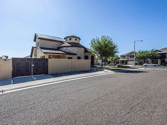 4th image of 212 Washingtonia Dr