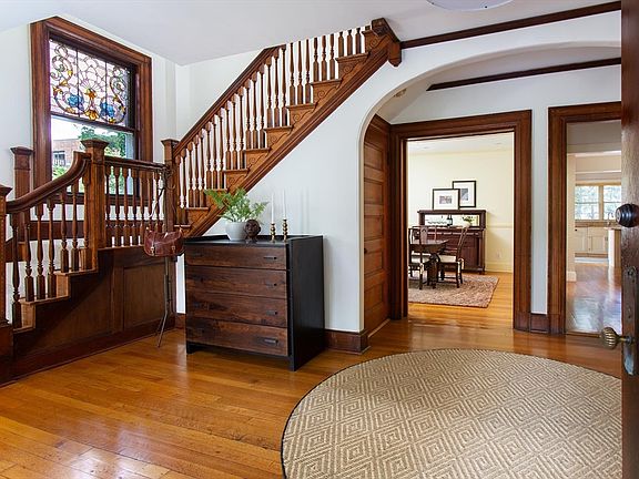 4th image of 17 Coolidge St