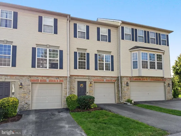 2702 Hunt Club Dr #2, York, PA 17402