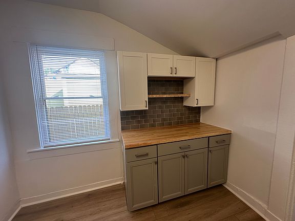 4th image of 1144 Putnam St