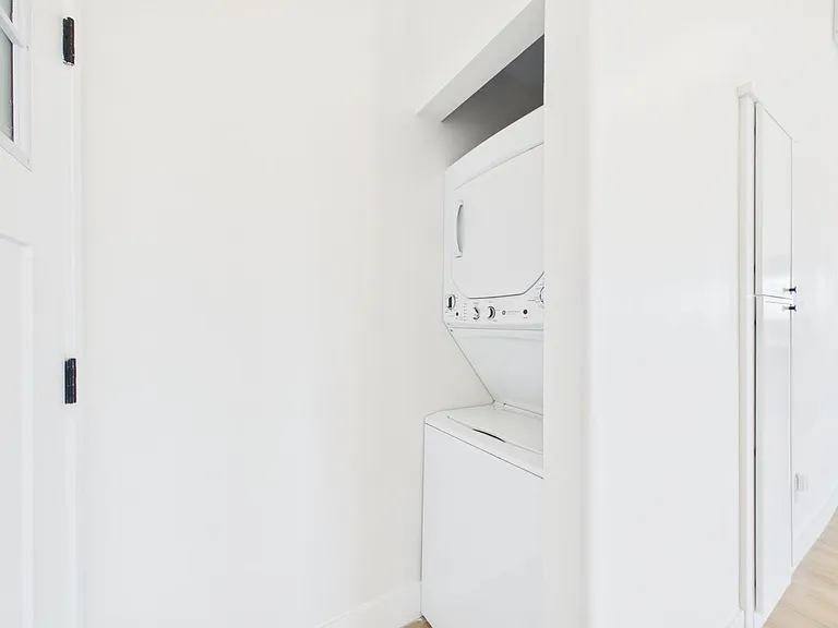GS - 3129 Emerson — Photo 21