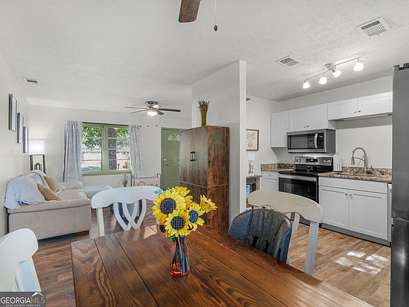 3rd image of 3790 Sweetbriar Cir