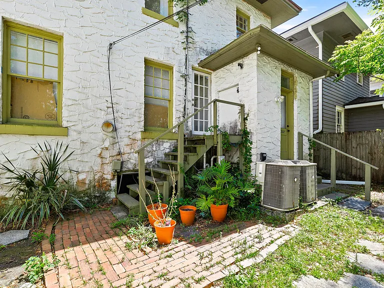 2333 College St #2 — Photo 7