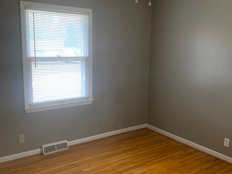 1094 Briarwood Dr — Photo 5