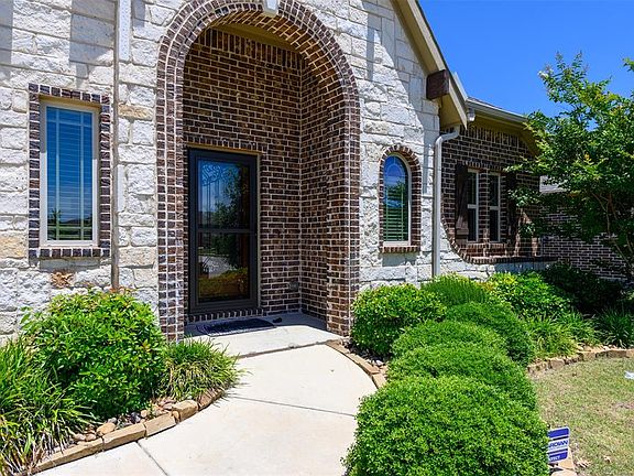4th image of 913 Ponderosa Dr
