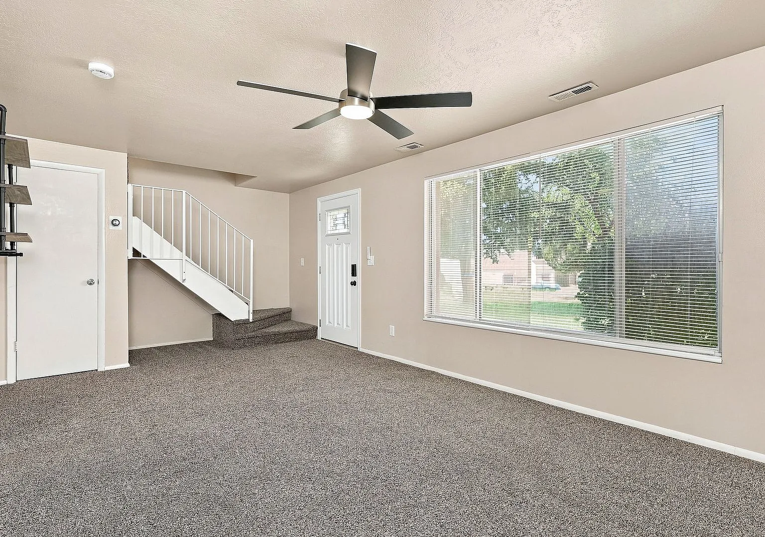 Charming 3 Bed, 2 Bath Pet-Friendly Home with Carport Parking & Included Washer/Dryer! - Availabl... — Photo 3