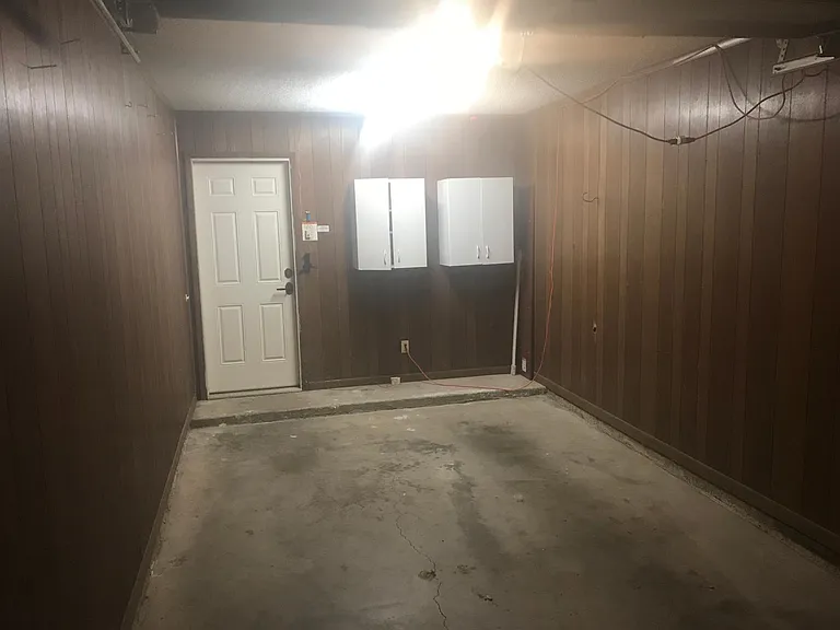 Mesa B - One Car Garage with Storage Cabs