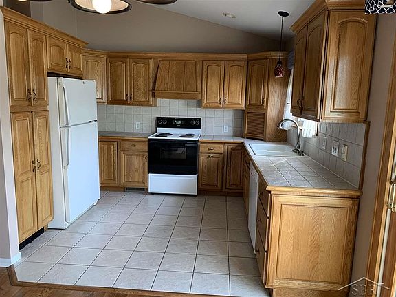 2nd image of 2231 Thistlewood Dr