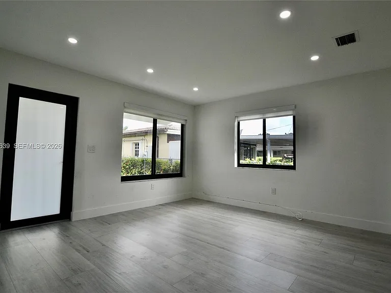 3018 SW 25th Ter #3018 — Photo 7