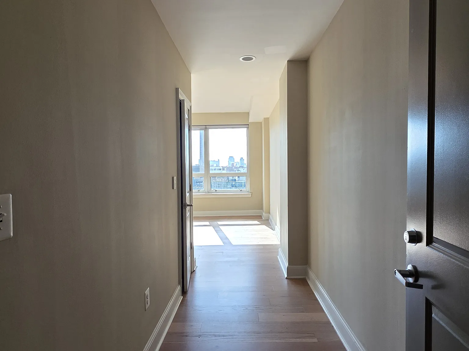 1 bed, 712 sqft, $1,995 — Photo 2