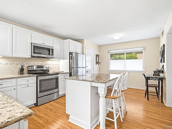 5th image of 103 Heritage Hills #B
