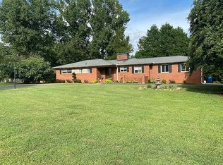 204 N Hill Rd, Greenwood, SC 29646