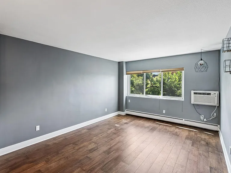 504 W Franklin Ave #2C — Photo 6