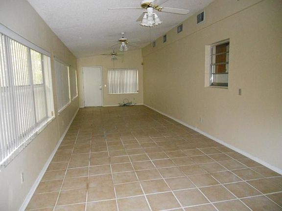 4th image of 351 Diane Ct