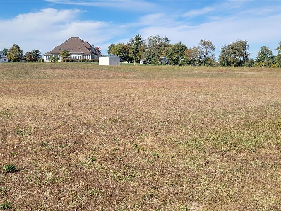 2nd image of 2 Royal Oak Ln
