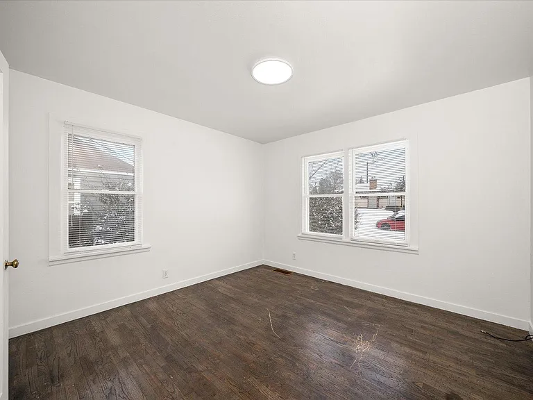 1st bedroom (front)