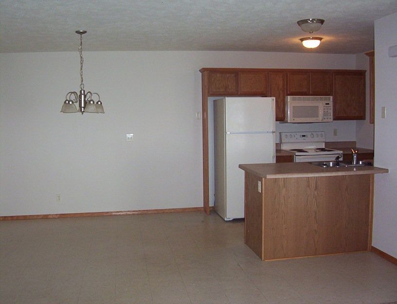 2nd image of 2416 W Deerfield St