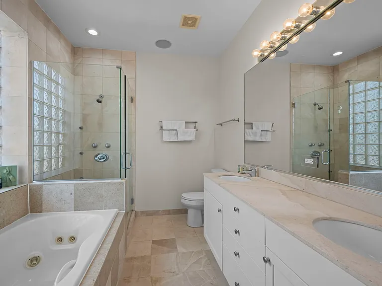 876 N Hermitage Ave #3 — Photo 22