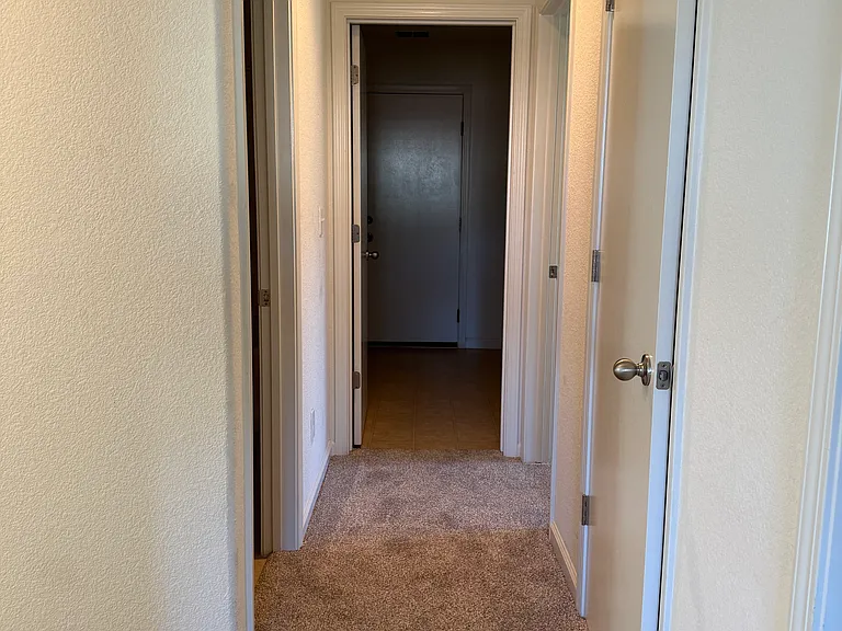 1572 Minories Dr — Photo 8