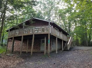 285 Powderhorn Rd, Henryville, PA 18332