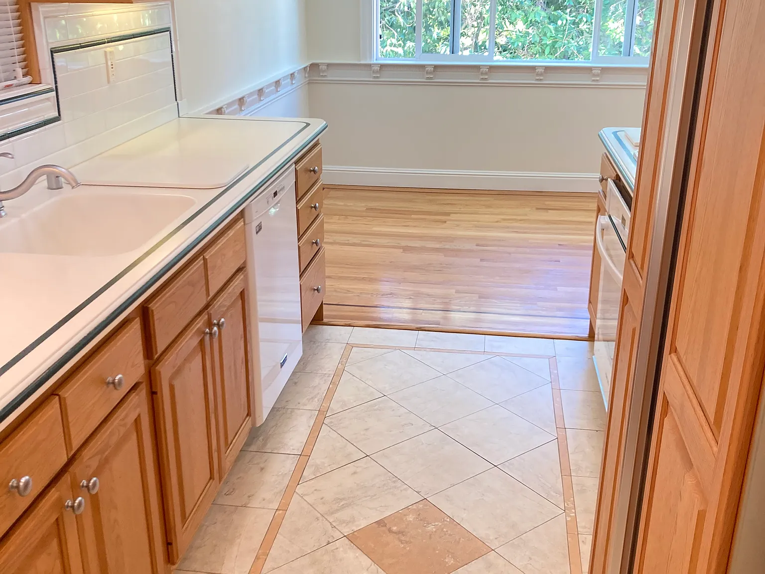 1243 Laurel St — Photo 2