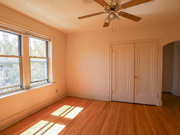 2nd image of 1101 W Roscoe St #20