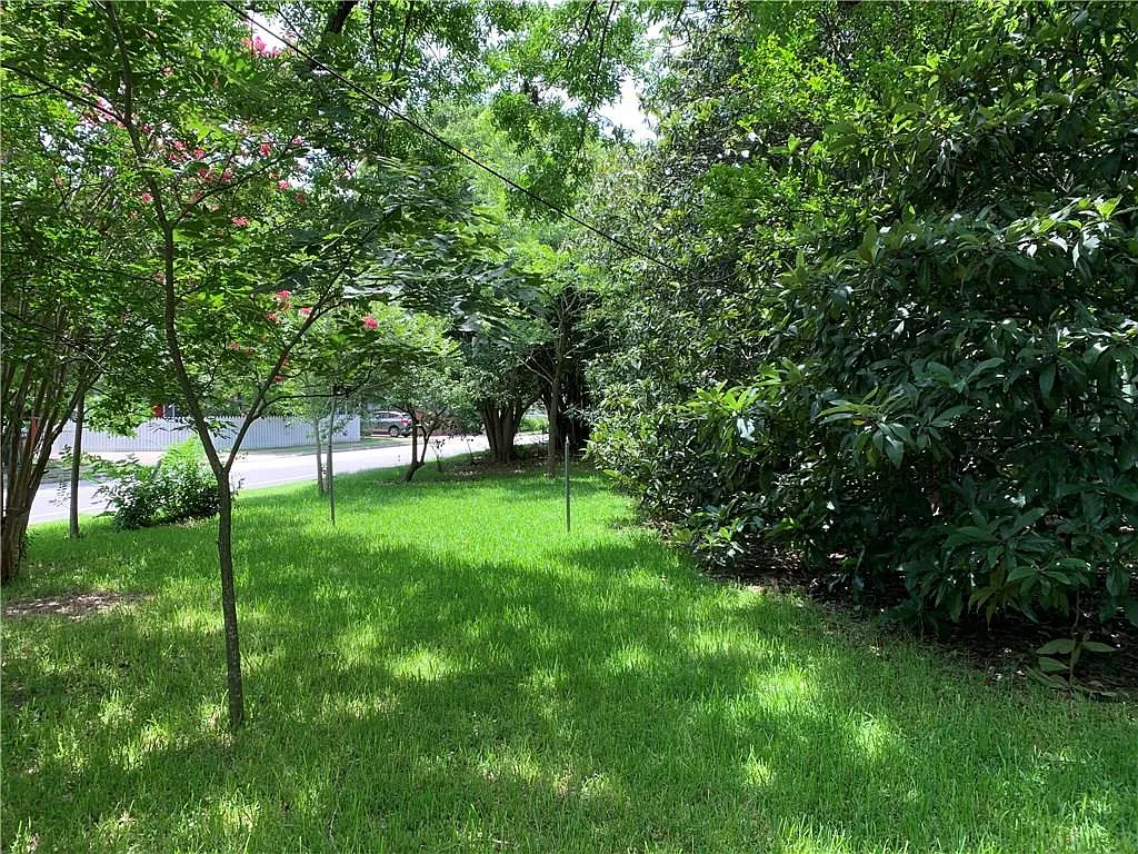 3 bed, 1.5 bath, 1453 sqft, $2,000 — Photo 3