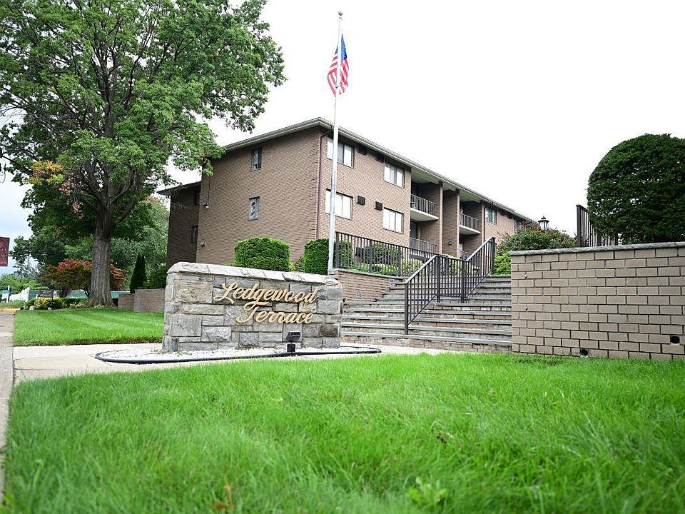 1st image of 464 Liberty St