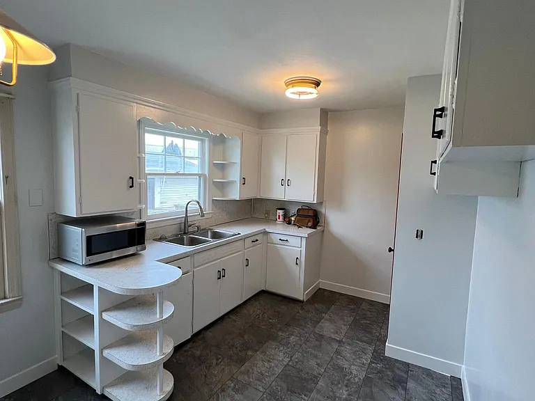 1137 Hovey St SW — Photo 10