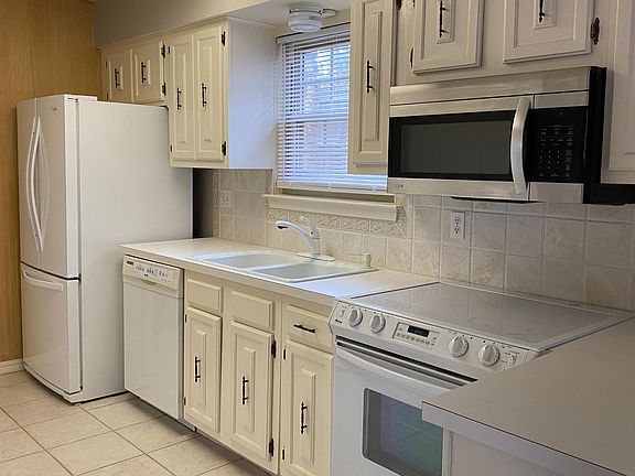 3rd image of 5511 E 48th Pl