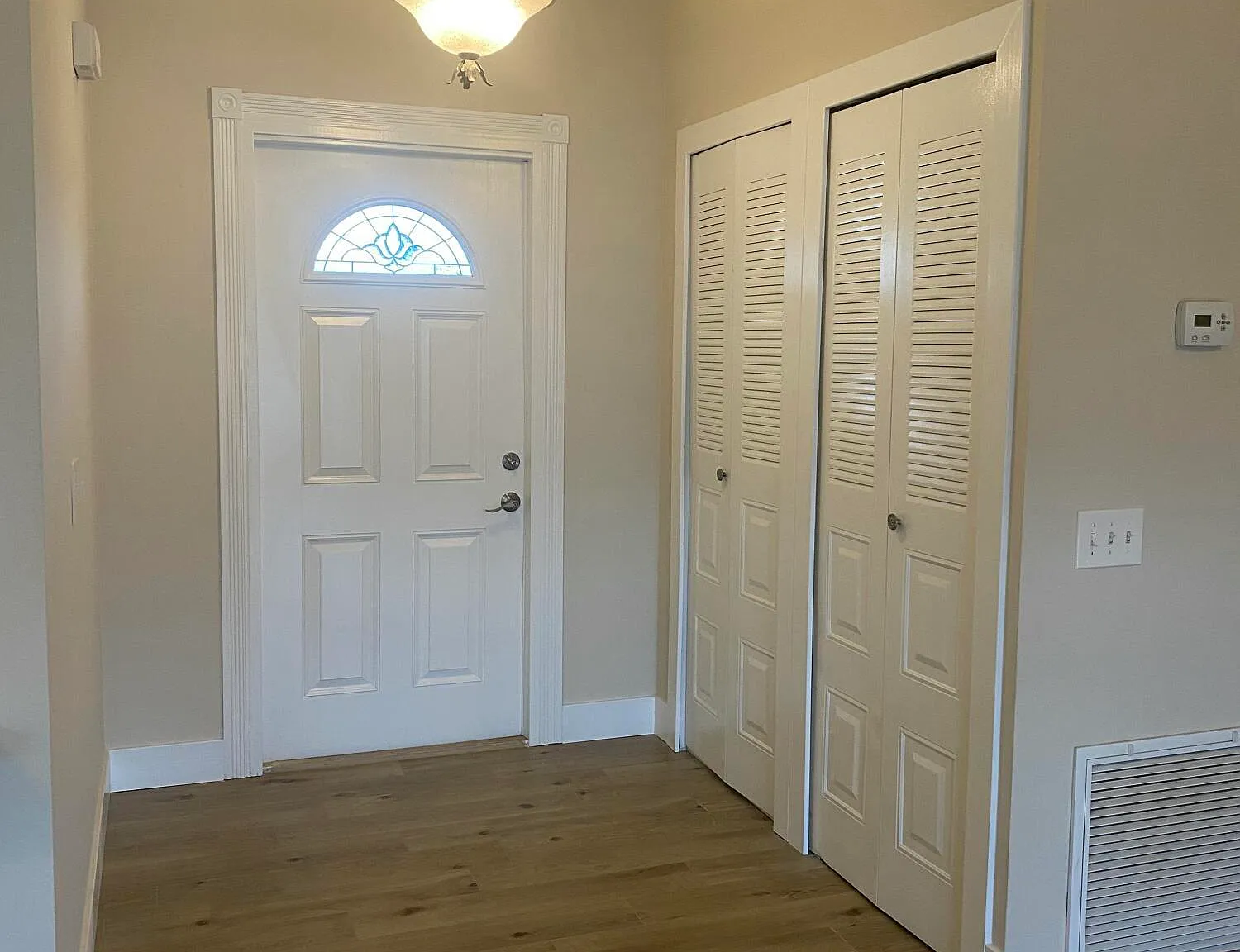 3 bed, 2.0 bath, 1280 sqft, $2,550 — Photo 2