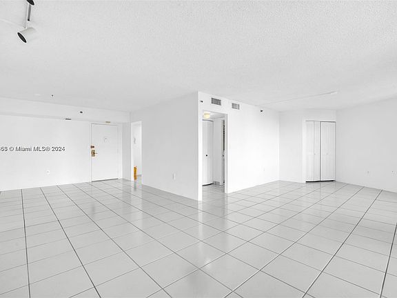 3rd image of 1300 Saint Charles Pl APT 601