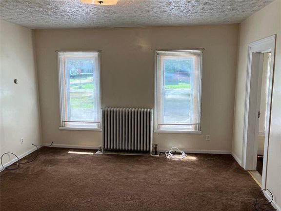 5th image of 176 Utica St