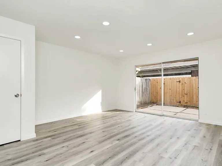 7849 Leonora St — Photo 10
