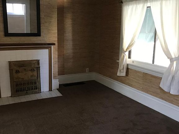 4th image of 1233 Oakmont St