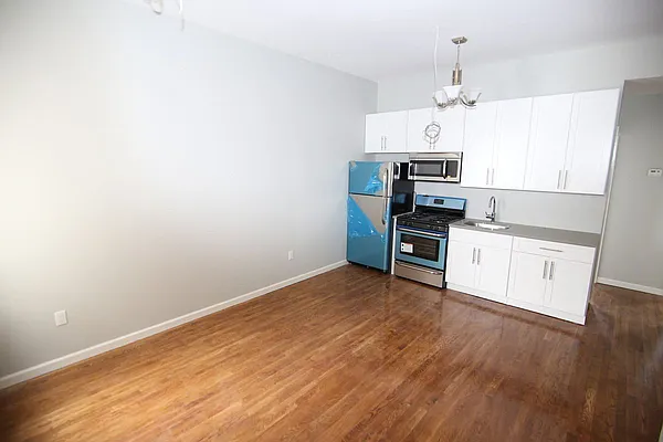 Rented by Evergreen Apartments BK | media 4