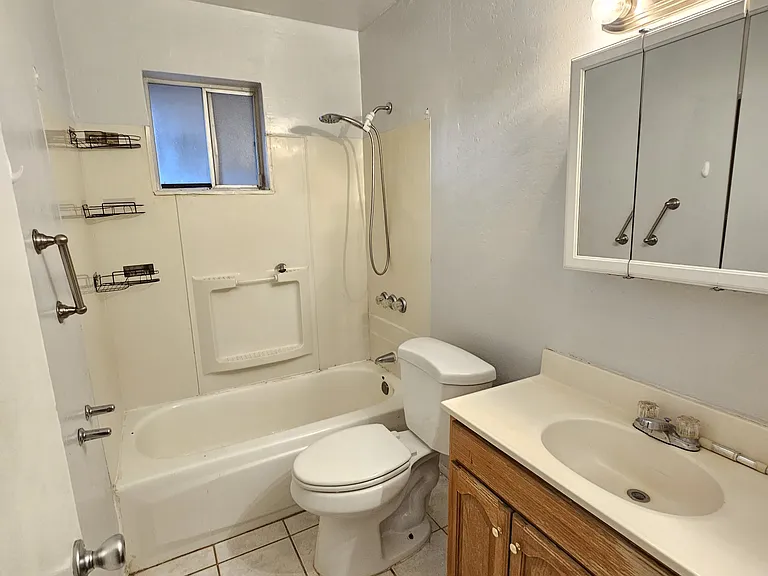 1820 W Wickieup Ln — Photo 7