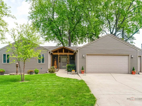 4226 N Riverdale Dr, McHenry, IL 60051
