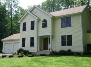 89 Meadowlake Rd, Sciota, PA 18354