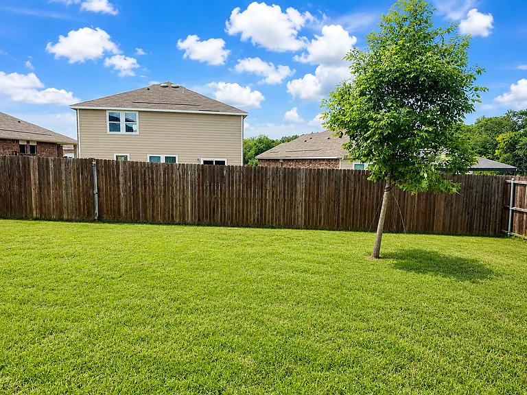 715 Wellington Dr — Photo 19